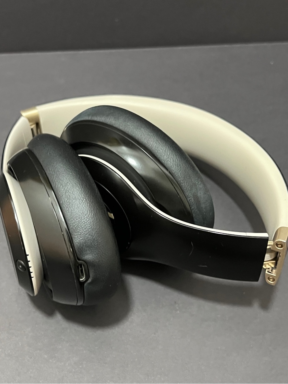 Beats Studio Pro Headphones black gold - Picture 6 of 13